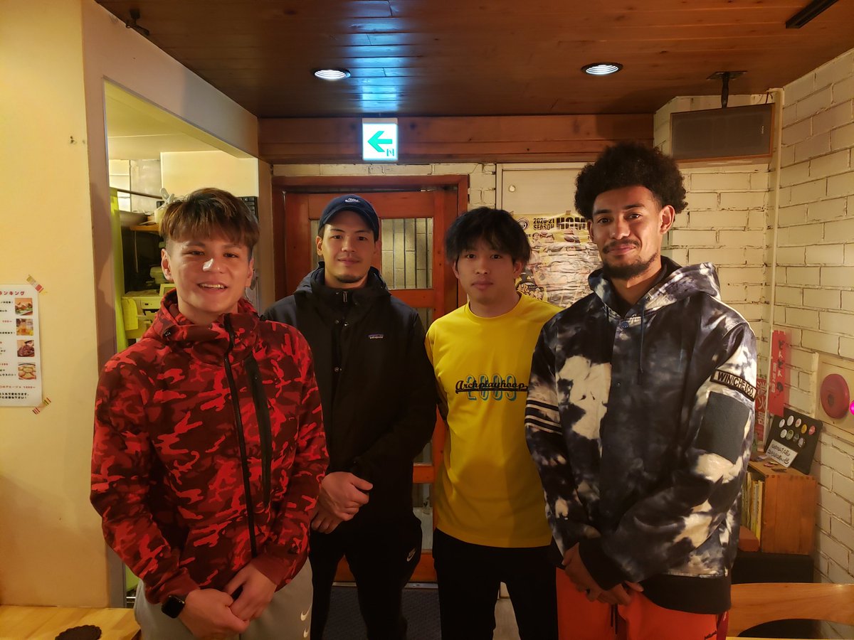 chikabano1002's tweet photo. 鮫島の兄貴が、新メンバーと来てくれました！
個性派揃い？

#鹿児島レブナイズ #鮫島の兄貴 https://t.co/u4QX4lLzh6