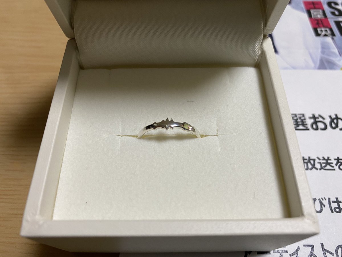43moja's tweet photo. やっと届きました!ヨウヘイくんの声のRing💍とてもステキで😆💕💕
今まで待っててホント良かった❣️
大切にします😆😆😆
#浜端ヨウヘイ #soundring https://t.co/KcLdqiV7Ry