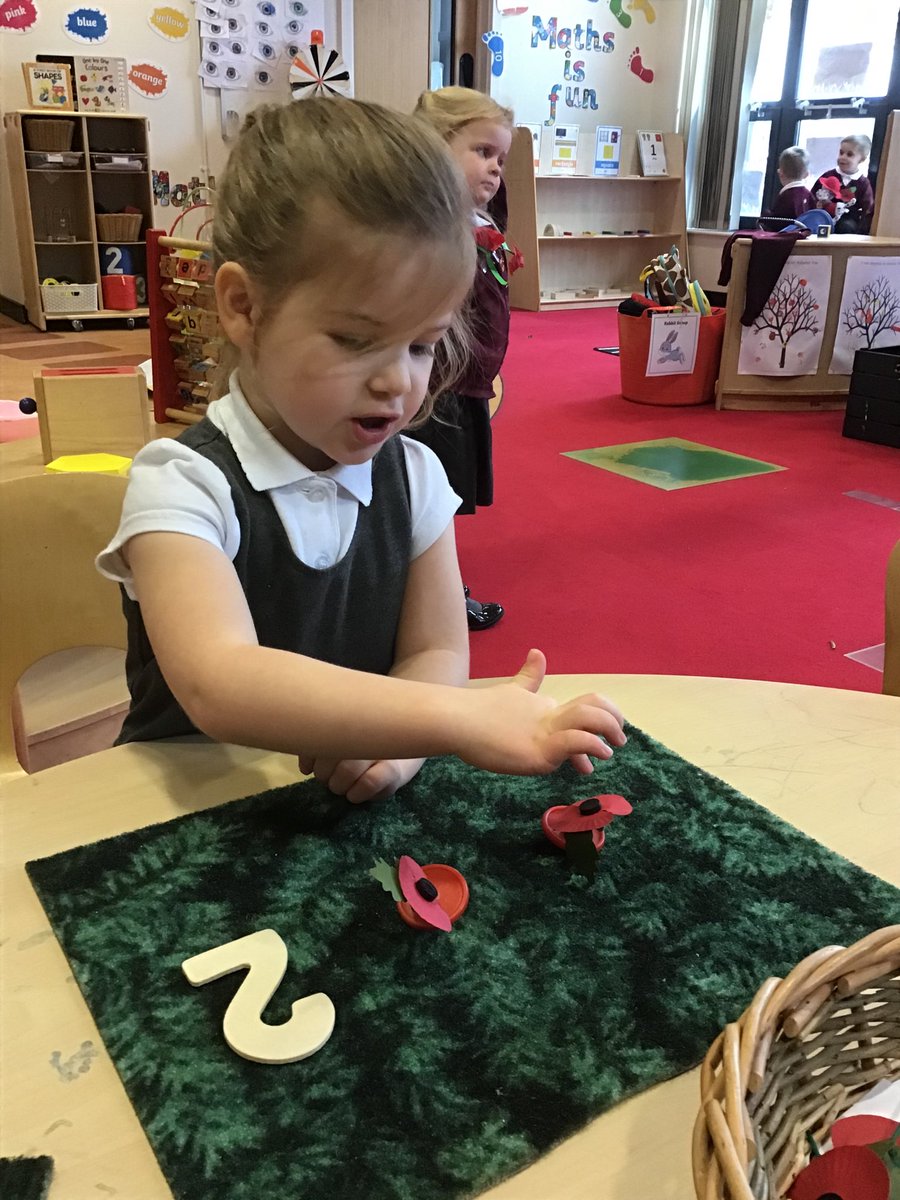 missperry673's tweet photo. How many poppies are growing in the field? Super poppy counting today, recognising numerals and matching number to quantity! #earlymaths #mathsineyfs โฆ@FibParkAcademyโฉ https://t.co/cKnDodhKRo