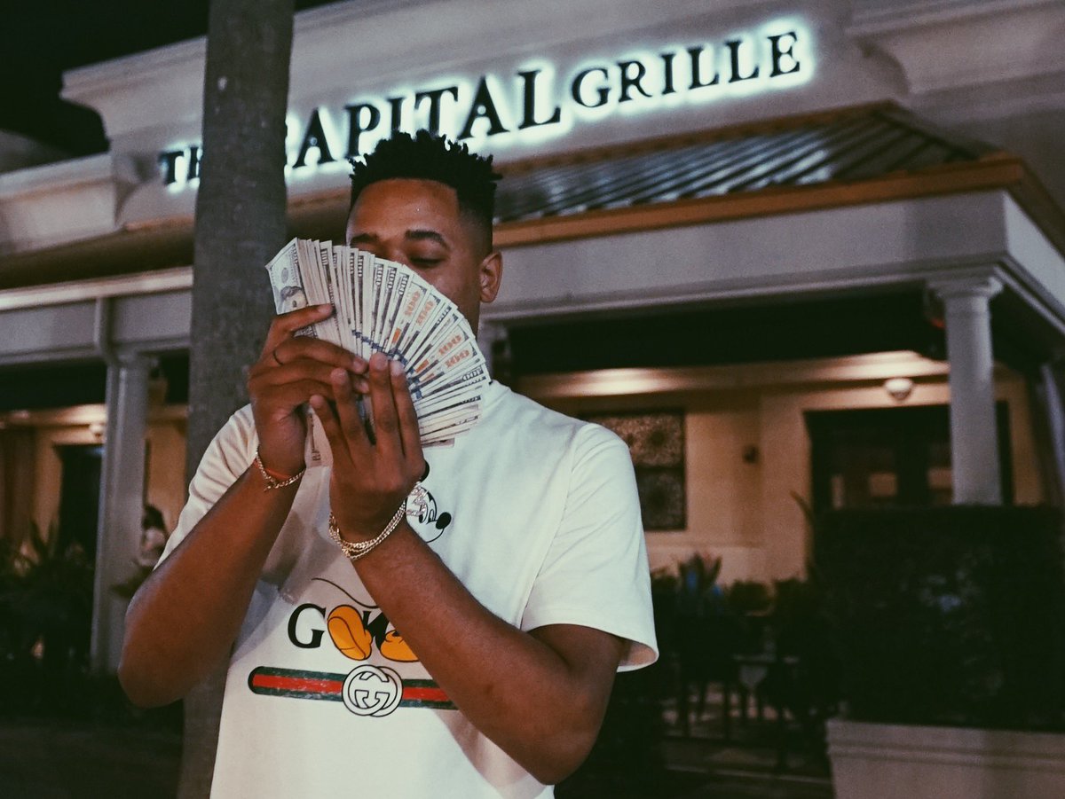 _HousePartyFade's tweet photo. Everybody my cousin ❄️🦅 https://t.co/JZSy3miCE8