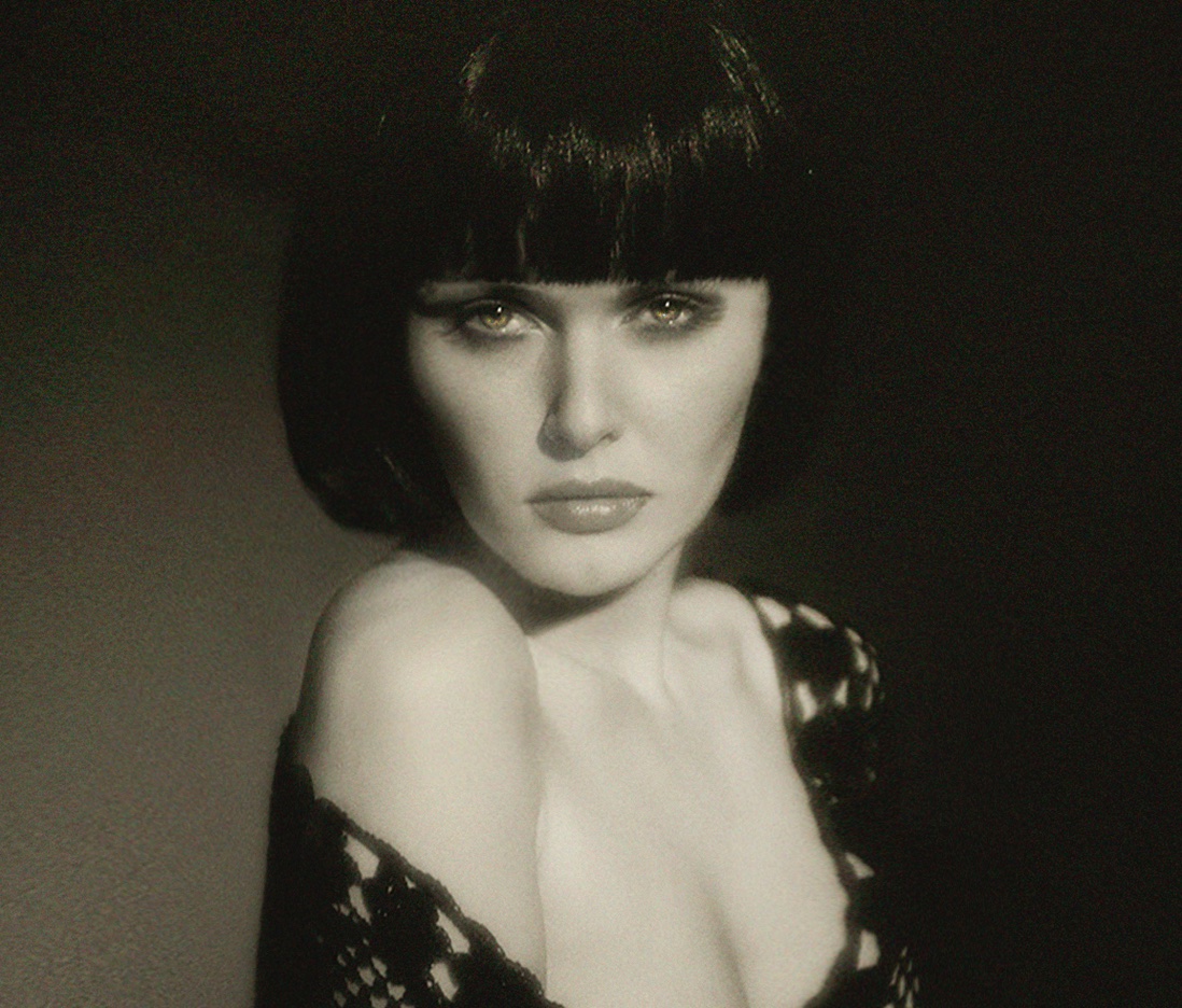 "Smouldering Eyes"  
Just to brighten the day ahead. Beautiful Carla again.....
By - Faye Yerbury