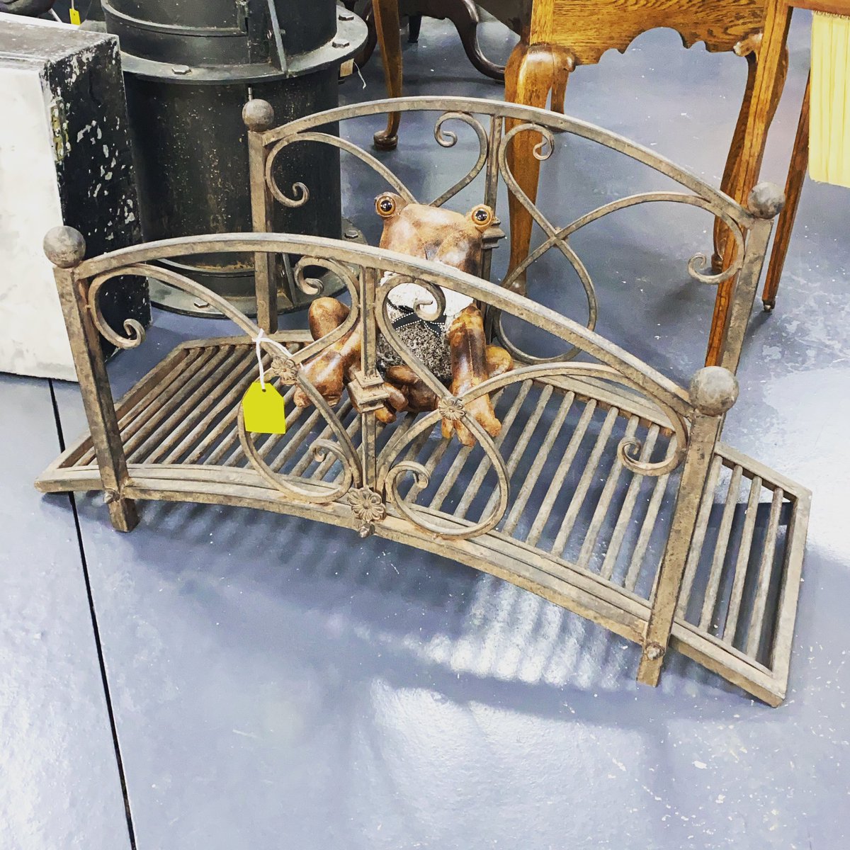astraantiques's tweet photo. Lovely little cast iron bridge perfect for the garden lover...#gardensofinstagram #gardenbridge #smallgardenpond #castironbridge #astraantiquescentre #hemswell #lincolnshire https://t.co/4uTH3gmqjH