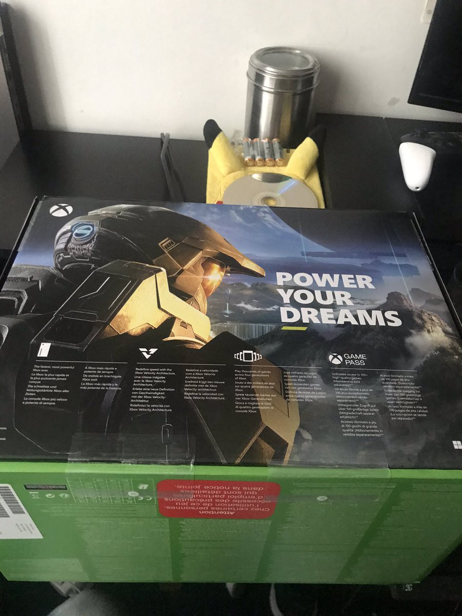 WRS_Gaming's tweet photo. My god, can’t believe it’s finally here, @xboxuk @Xbox @XboxP3 can’t wait to try it out, also was part of my late 25th birthday from last month, I’m super excited 👍😀 #Xbox #xboxseriesx #xboxlaunch https://t.co/JWuX7iVRs0