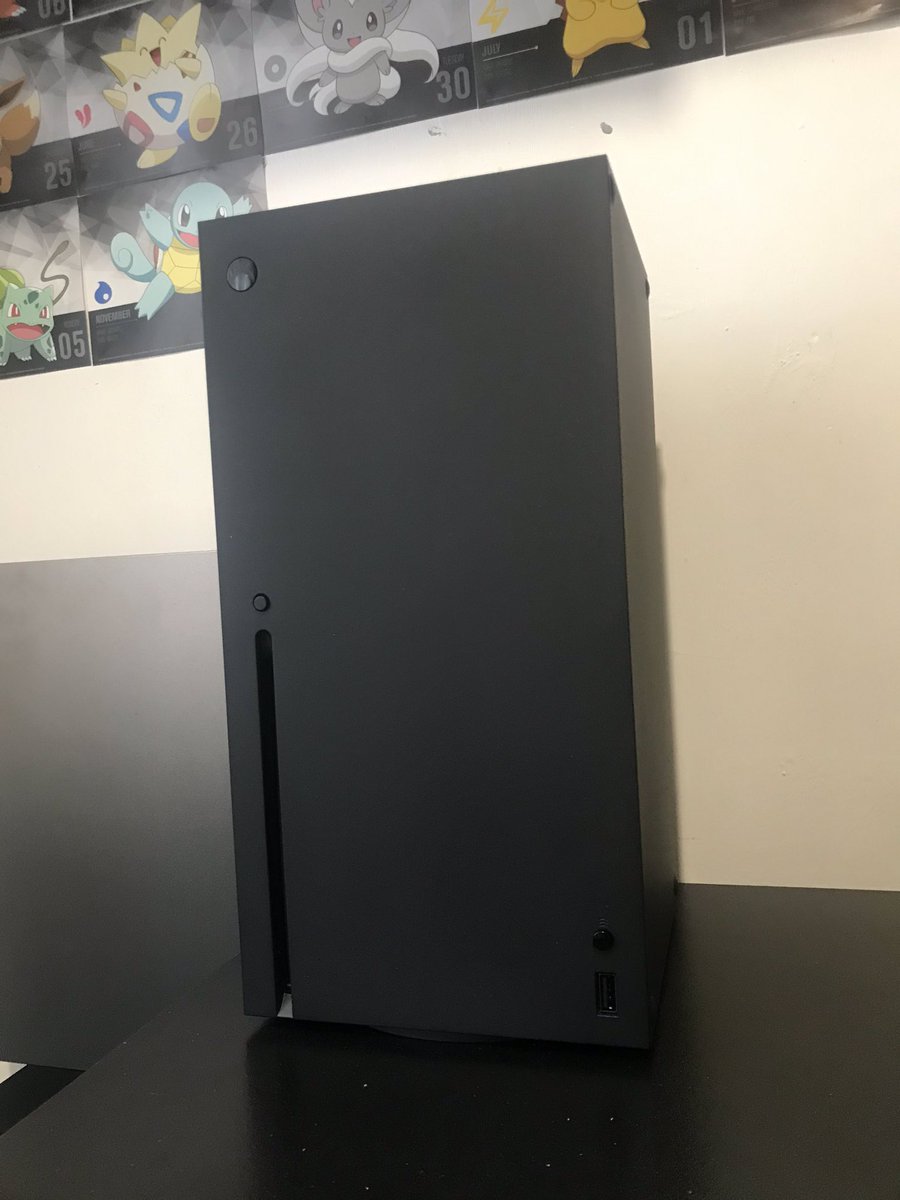 WRS_Gaming's tweet photo. My god, can’t believe it’s finally here, @xboxuk @Xbox @XboxP3 can’t wait to try it out, also was part of my late 25th birthday from last month, I’m super excited 👍😀 #Xbox #xboxseriesx #xboxlaunch https://t.co/JWuX7iVRs0