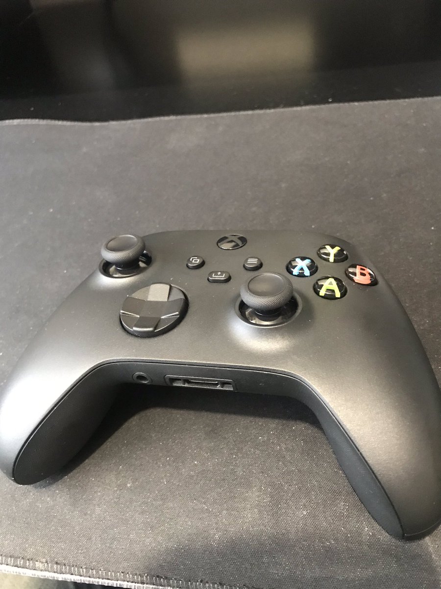 WRS_Gaming's tweet photo. My god, can’t believe it’s finally here, @xboxuk @Xbox @XboxP3 can’t wait to try it out, also was part of my late 25th birthday from last month, I’m super excited 👍😀 #Xbox #xboxseriesx #xboxlaunch https://t.co/JWuX7iVRs0
