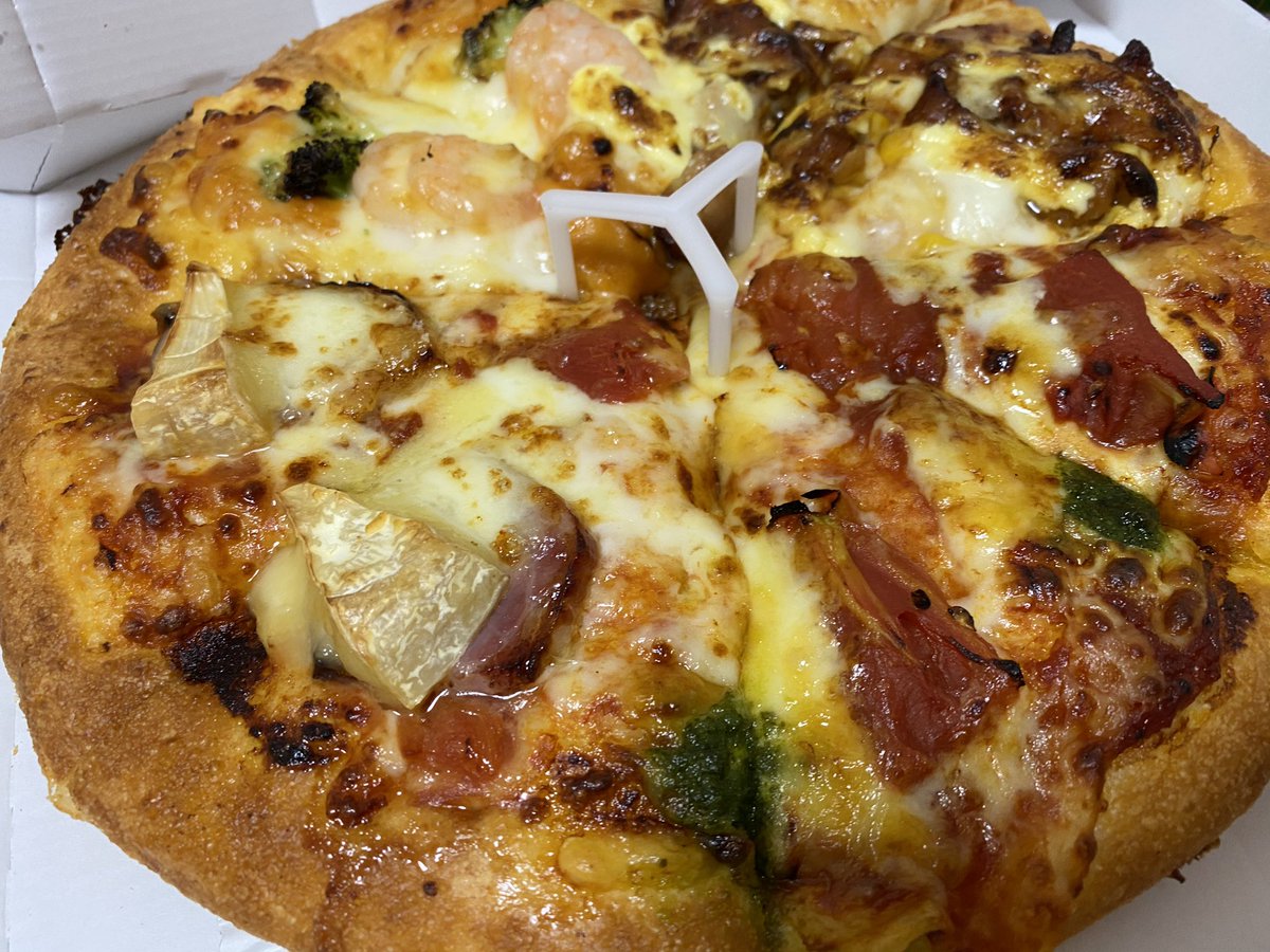 paripari2424's tweet photo. ピザっておいしいよネ https://t.co/dsdqsv33Qo