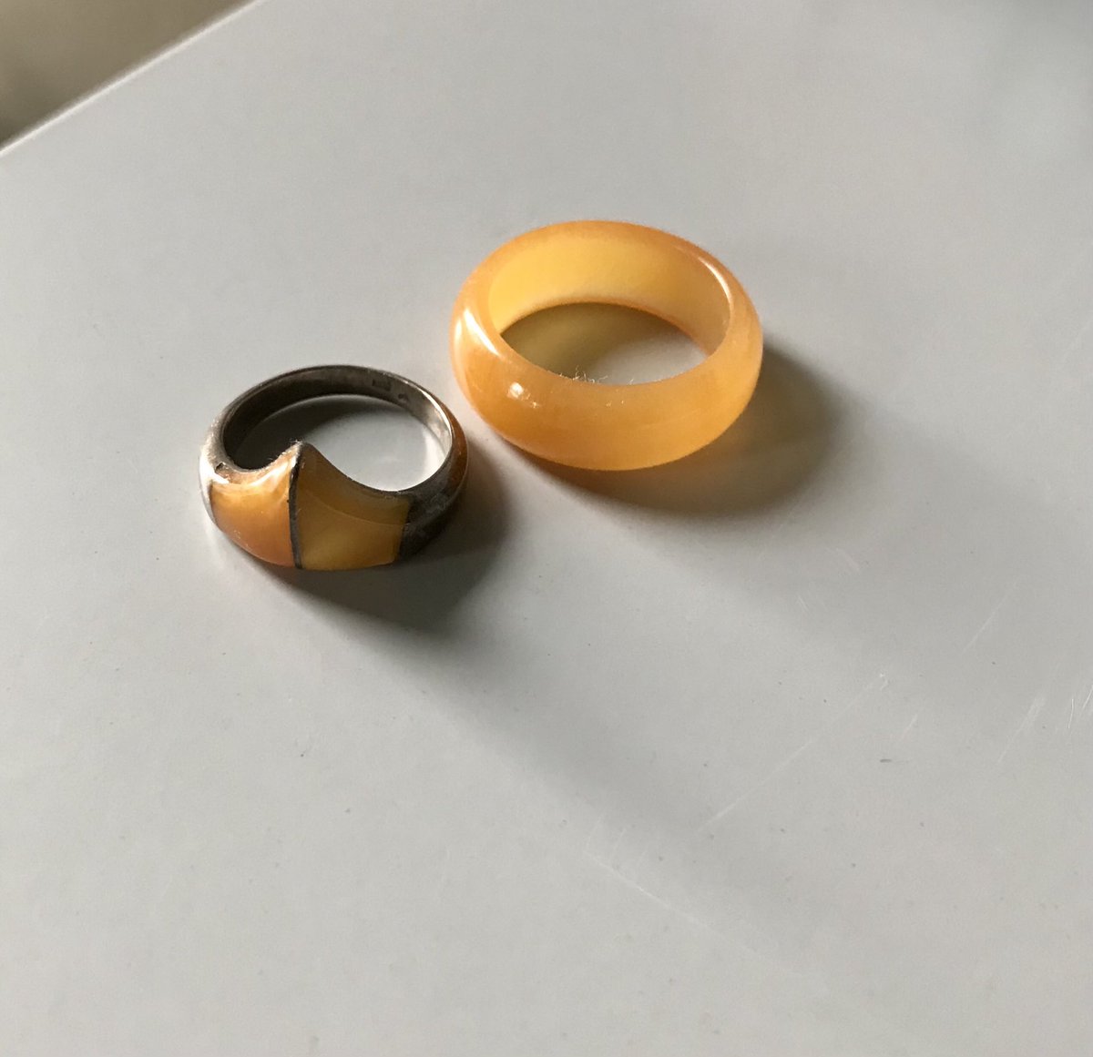 OoidalandBourn's tweet photo. Butterscotch vintage. Lucite and silver. #decoratives #jewellery https://t.co/sFGv8PQb4z