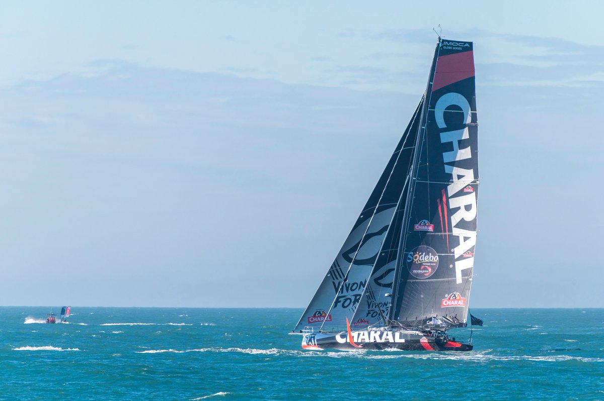 DepVendee's tweet image. #VG2020 Les différentes stratégies commencent à s&apos;établir avant une journée qui s&apos;annonce compliquée pour les marins du @VendeeGlobe ! ➡️ bit.ly/3n6rIdt

📷 © JGazeau