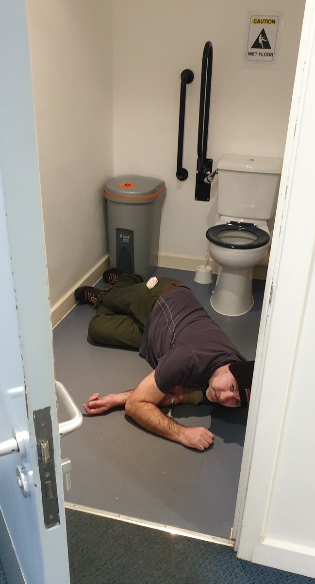 drtimmason's tweet photo. Poster presentation session 11.32-12.32
#GPsim 
In 2019 @RDE_Sim went to GP practises in #Devon and ran emergency  Simulation sessions for the whole team (clinical and non clinical) 

They improved confidence and gave the team a space to openly talk.
3/4
https://t.co/T1IIaJmvBL https://t.co/YQuNhnfvaf