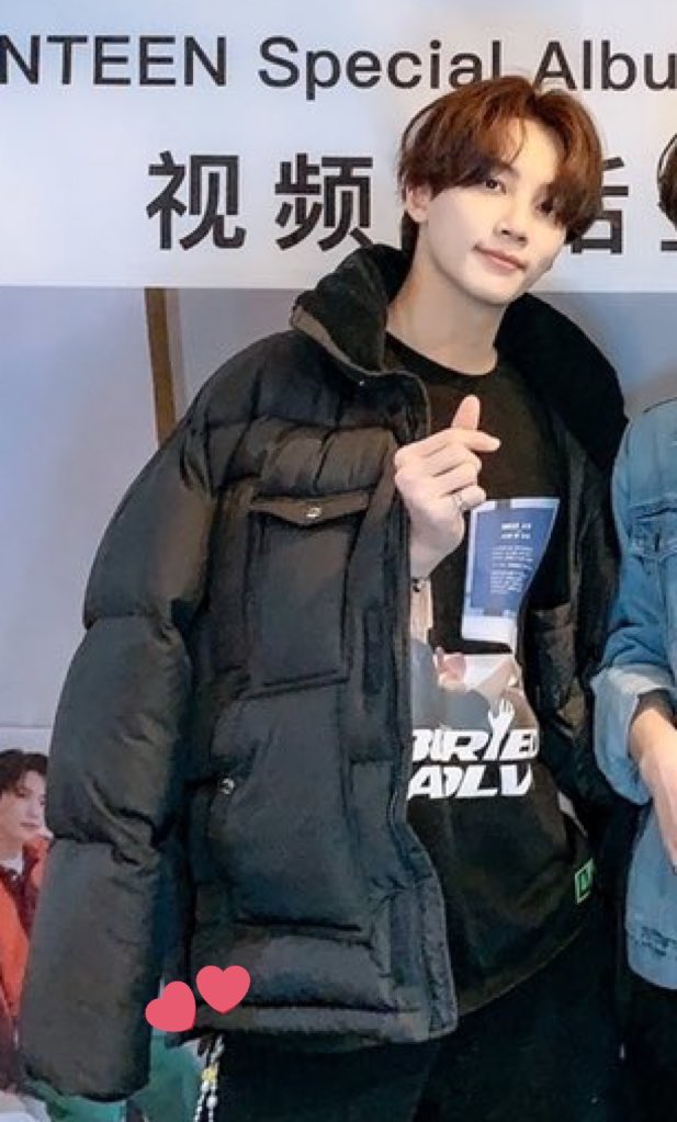 il19uu's tweet photo. 비즈스트랩끊어먹지도않고 맨날달랑거리면서돌아다니는거 귀엽고장해.. https://t.co/mMuSNjOhMY