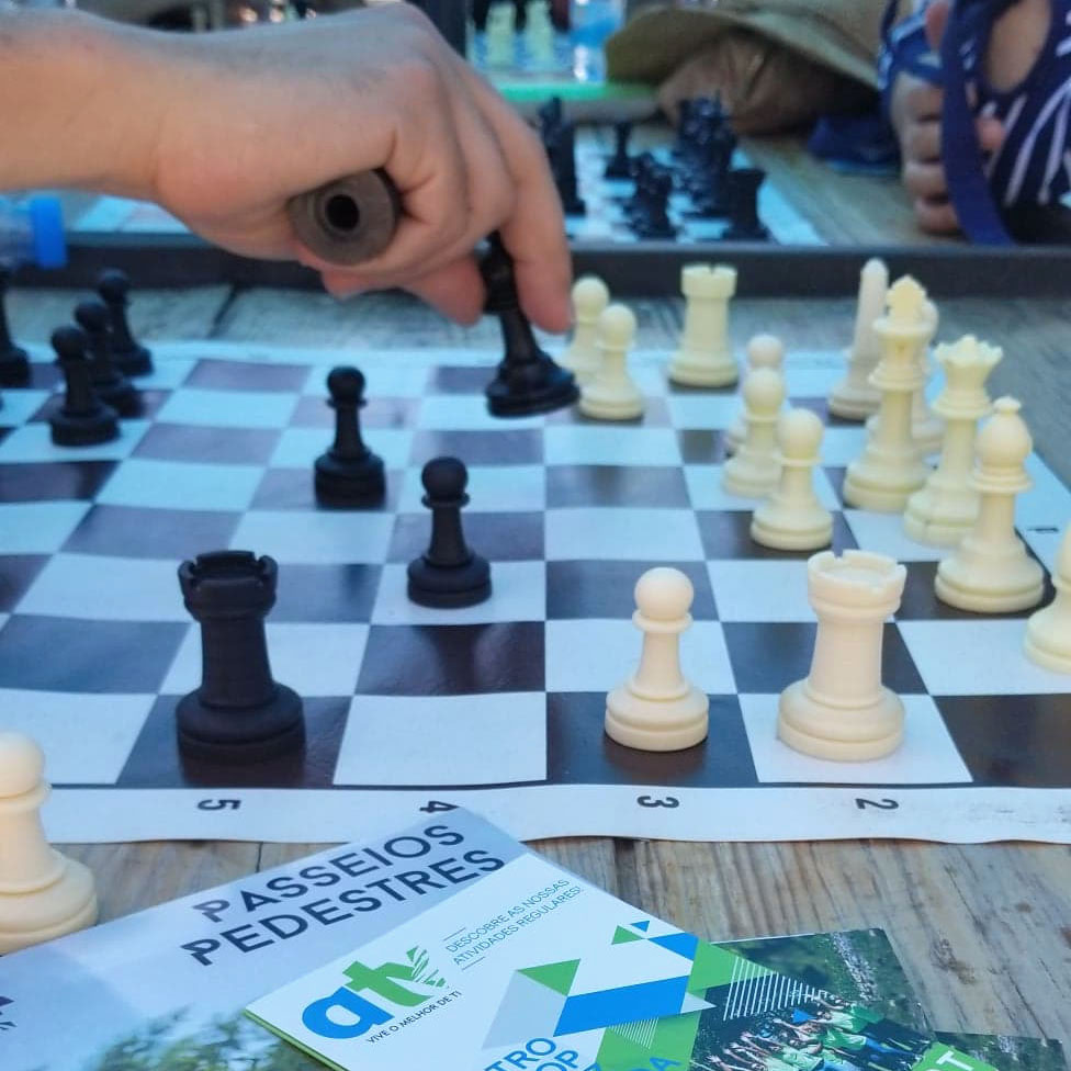 atv_pt's tweet photo. "Mas é tempo de estar perto. Tenho saudades de fazer um lance, quiçá um bluff, e observar a expressão do meu oponente mantendo a minha "Chess Face". 
𝙅𝙤𝙖̃𝙤 𝙉𝙖𝙗𝙖𝙞𝙨

♟ Queres saber mais sobre o nosso coordenador de Xadrez? 
🖱 https://t.co/JZ5sBTr4YC https://t.co/p2CCMaWken