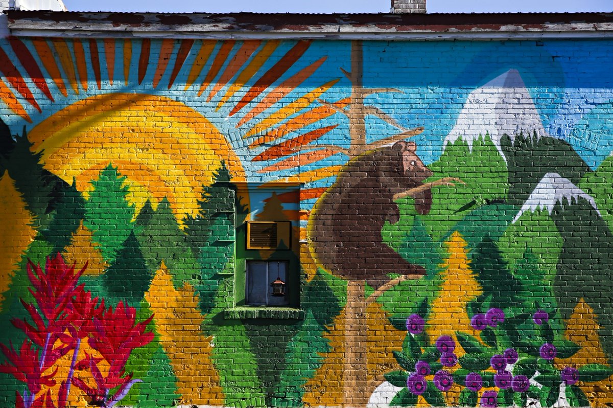 Bright, bold, and beautiful -- #Kalispell's murals are lighting up the town! buff.ly/3kjkYaa #localart #KalispellMontana #Montanaart #purewest #christies #residential #realestate