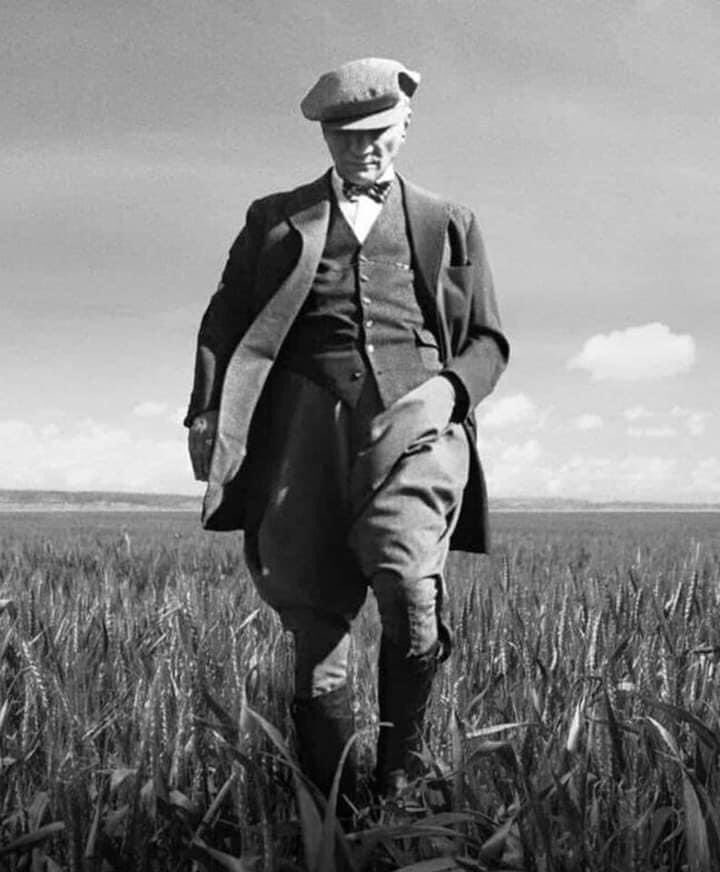 _523713547685's tweet photo. Cumhuriyetimizin kurucusu Mustafa Kemal ATATÜRK... Hasretle ve sevgiyle 🇹🇷🙏
#10Kasim1938 #MustafaKamal #ATATURK https://t.co/YViMPGkbbc