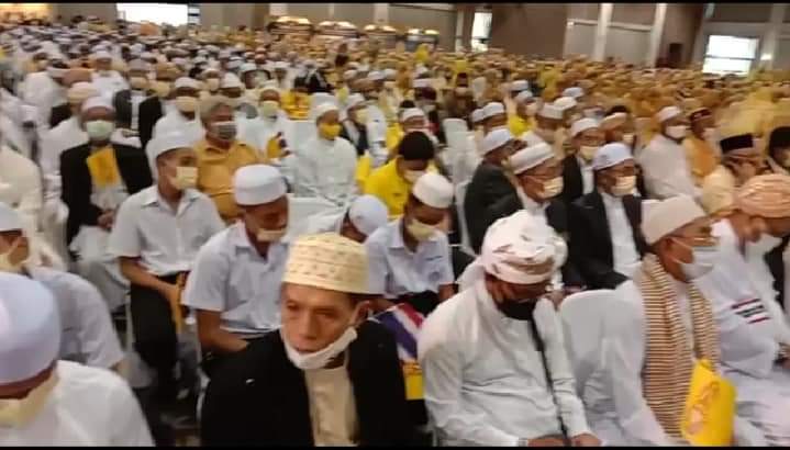 เหมือนเป็นนิมิตรหมายอันดี ว่าเราชาวไทย-มุสลิม จะกลับมาเห็นอกเห็นใจกัน ต่อแต่นี้จะมีแต่ความรักความสามัคคีต่อกันเหมือนอย่างที่เคยเป็นมา ในอดีตกาล เพราะเรามีพระมหากษัตริย์ ที่คอยดูแล เรา แม้จะสุขบ้างทุกข์บ้างขึ้นอยู่กับช่วงเวลา แต่โดยรวมประเทศของเราถือว่าสุขมากแล้วน่ะว่าไหมครับ