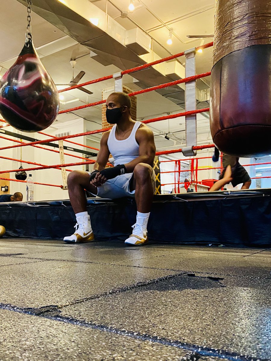 BushidoRalphNYC's tweet image. If you want different, you’ve got to be willing to move different, no matter what’s happening around you. Old keys won’t ever open new doors...🦉 #BeDifferentBeYou #PerennialBoxing #Motivation