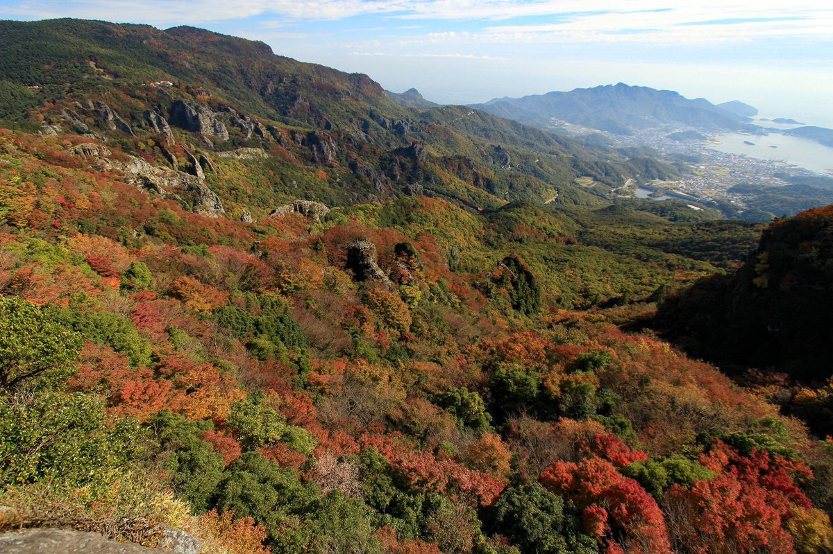 Twitter पर うどん県 寒霞渓山頂周辺が見頃を迎えました 寒霞渓は標高差があるため山頂から麓にかけて約１か月間紅葉がお愉しみいただけます この秋は 日本三大渓谷美のひとつで紅葉をお愉しみください 公式ホームページはこちら T Co Kuuais7cpv