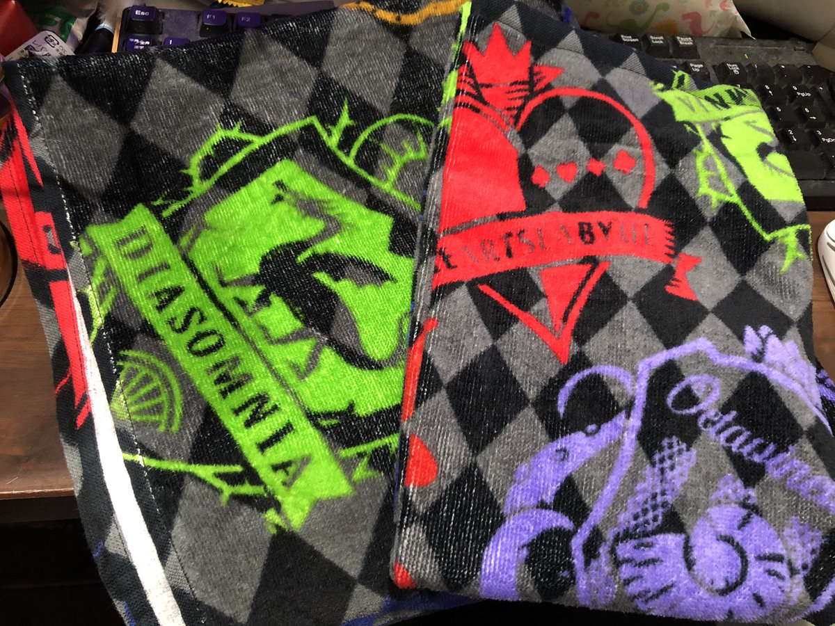 Lin در توییتر しまむらに行ったらツイステのフェイスタオルとバスタオルあったわ バスタオル1枚690円 フェイスタオル2枚組490円 税抜き 普通に安かったw 娘の部活のタオルにしようっと