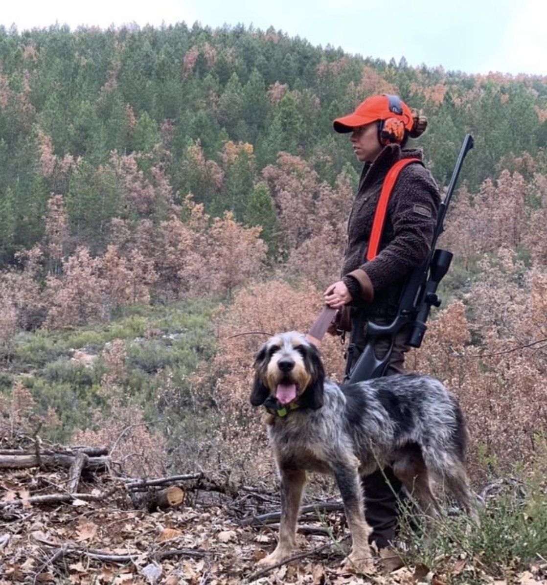 Feels great to be back on the hunt.

📷: @cupo_libre
#huntingdog #huntingbuddy #huntingteam #womenwhohunt #womenwhoshoot #lovetohunt #huntingrifle #sauerrifle #sauer404 #sauerrifles #sauerusa #huntress #happyhunting #gonehunting #hunters