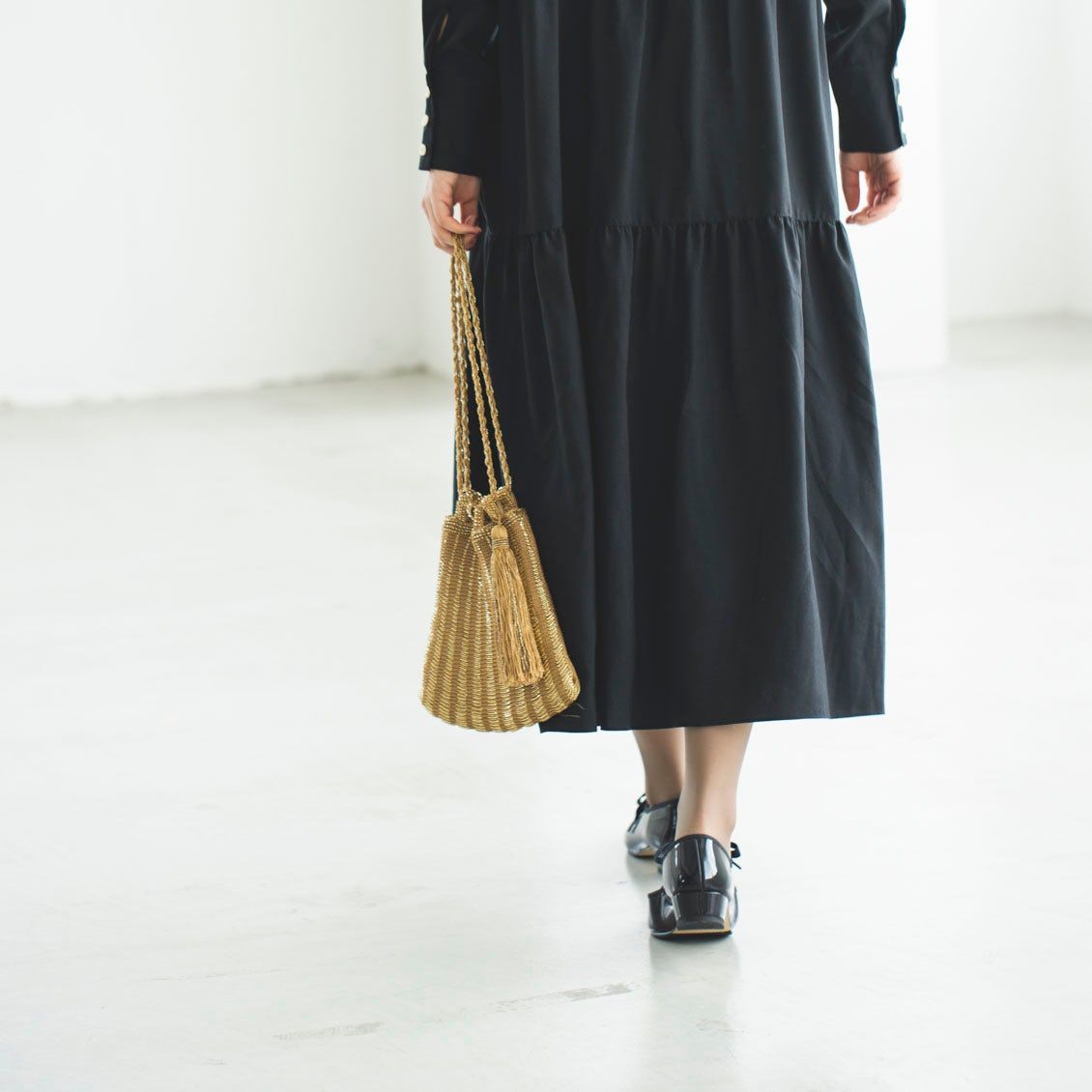 北欧 暮らしの道具店 ドラマ ひとりごとエプロン で主人公 夏希も着用していた あのワンピース ティアードデザインや袖口のボタンがクラシカルな雰囲気なので これを着て喫茶店や美術館でひとり時間を楽しみたくなります ハイネックやタイツを