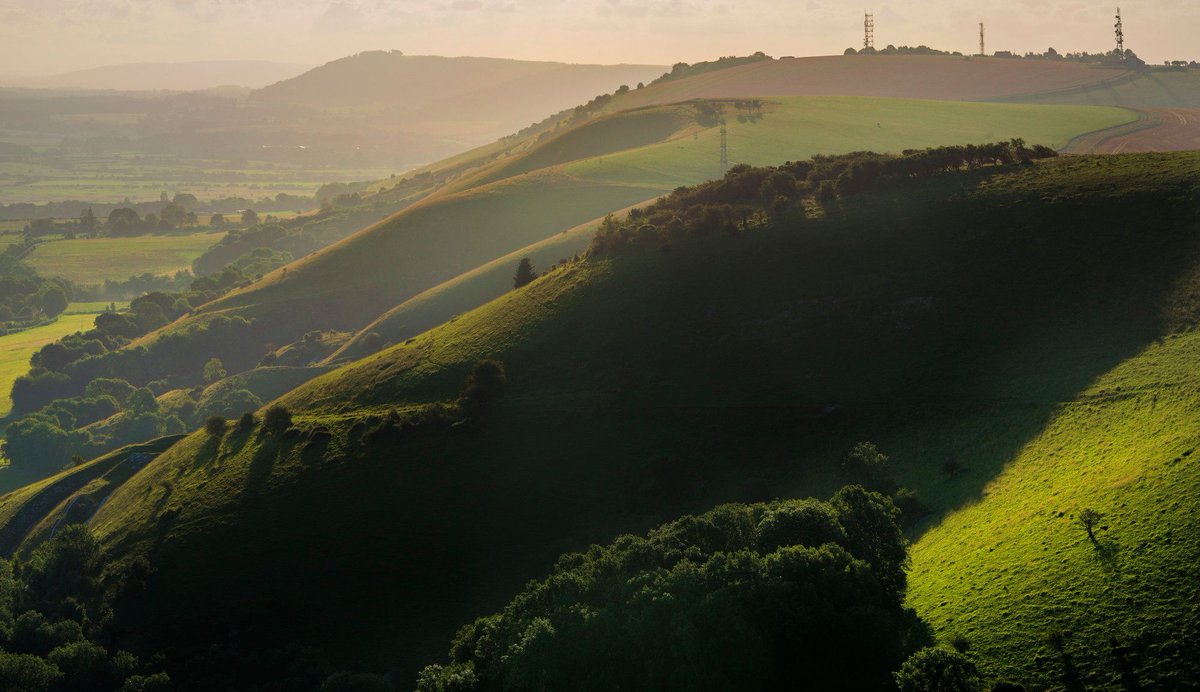 sdnpa's tweet photo. Time to learn some more old Sussex. ⠀
⠀
Have you ever heard the word 'bostal'? If you have, it was probably on a steep track or path because that's exactly what it is: 'a small path leading to a hill.'⠀

#SouthDowns #Autumn #AutumnMood https://t.co/Jnt6aDX6QK