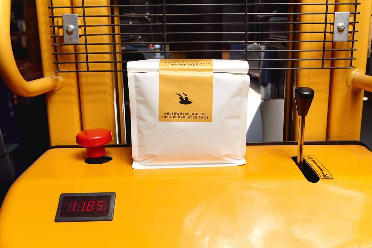 altattanahmed's tweet image. هل تشعر أحيانًا أن يمكن للقهوة أن تأخذ بك إلى مكان آخر؟ 
قامت Studio Thomas بأخذ هذه الفكرة وتحويلها إلى هوية بصرية لElsewhere Coffee Roasters  بأسلوب يجذب المستهلك من خلال القصة التي ترويها.

 #inaltattan #worldpackagingdesign