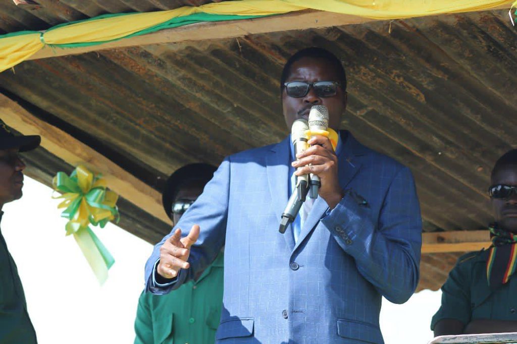kigogo2014's tweet photo. Huyu ni kiongozi wa serikali na hizi ndiyo kauli zake! Kwa hiyo hawa sasa wamepewa kibali cha kuuwa watu kama anavyofanya Meko ?! 🤔🤔 https://t.co/Quri6rSKO1