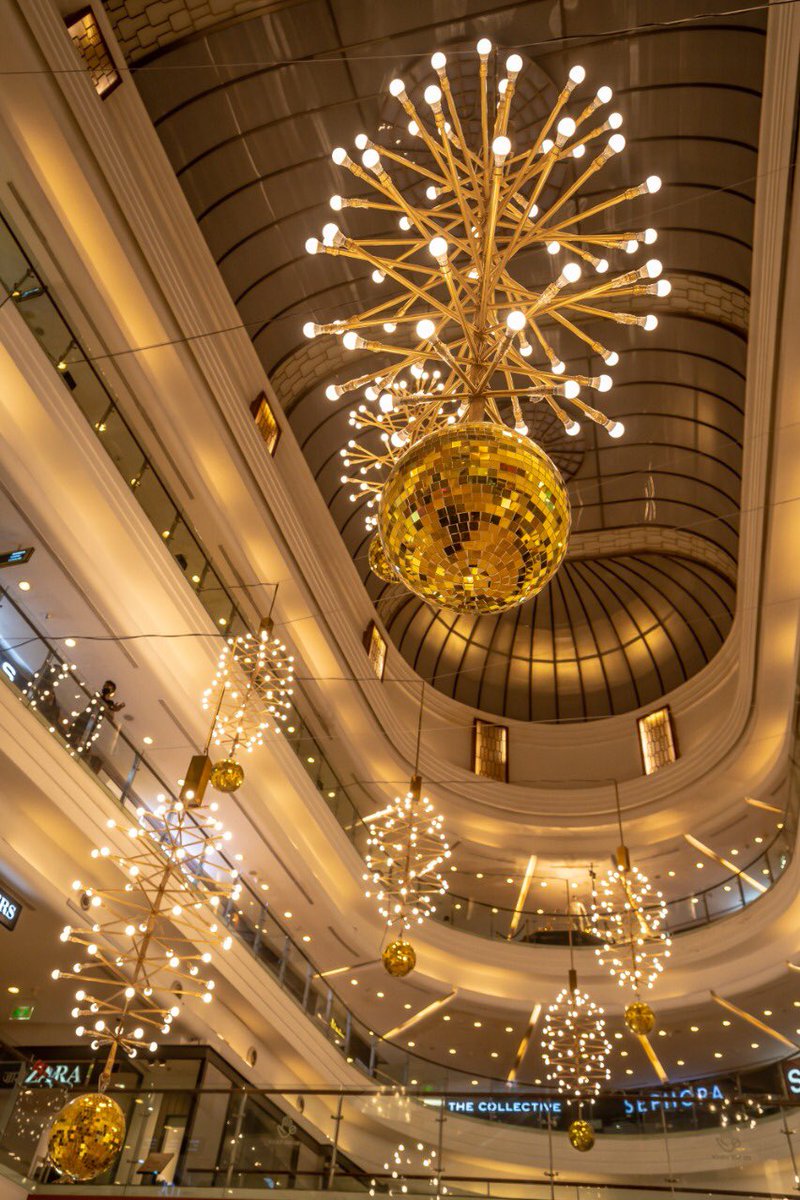 RuiaGayatri's tweet photo. Such mesmerizing displays of light @gophoenixing and @PalladiumMum 
#Art #Décor #ArtInstallations #FestivalOfLights #Diwali2020 https://t.co/3MY5bKDrYb