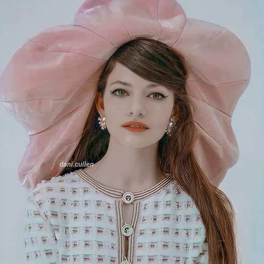 Happy 20th birthday, Mackenzie Foy!

Our Renesmee Cullen.  