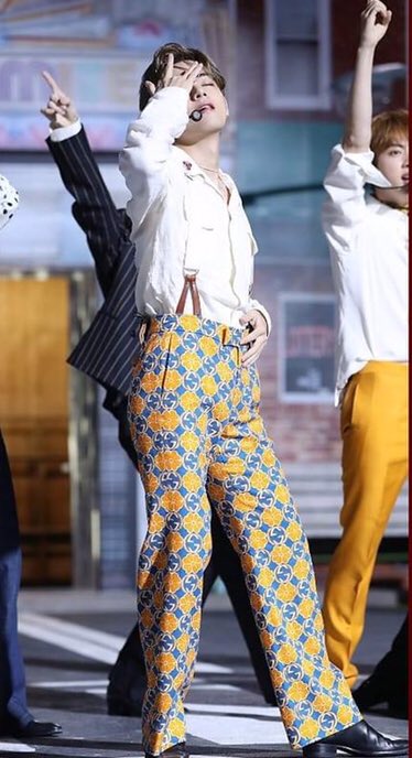 mintillayte's tweet photo. no one can wear this outfit better than tae pERIODT https://t.co/e69blSqZbj