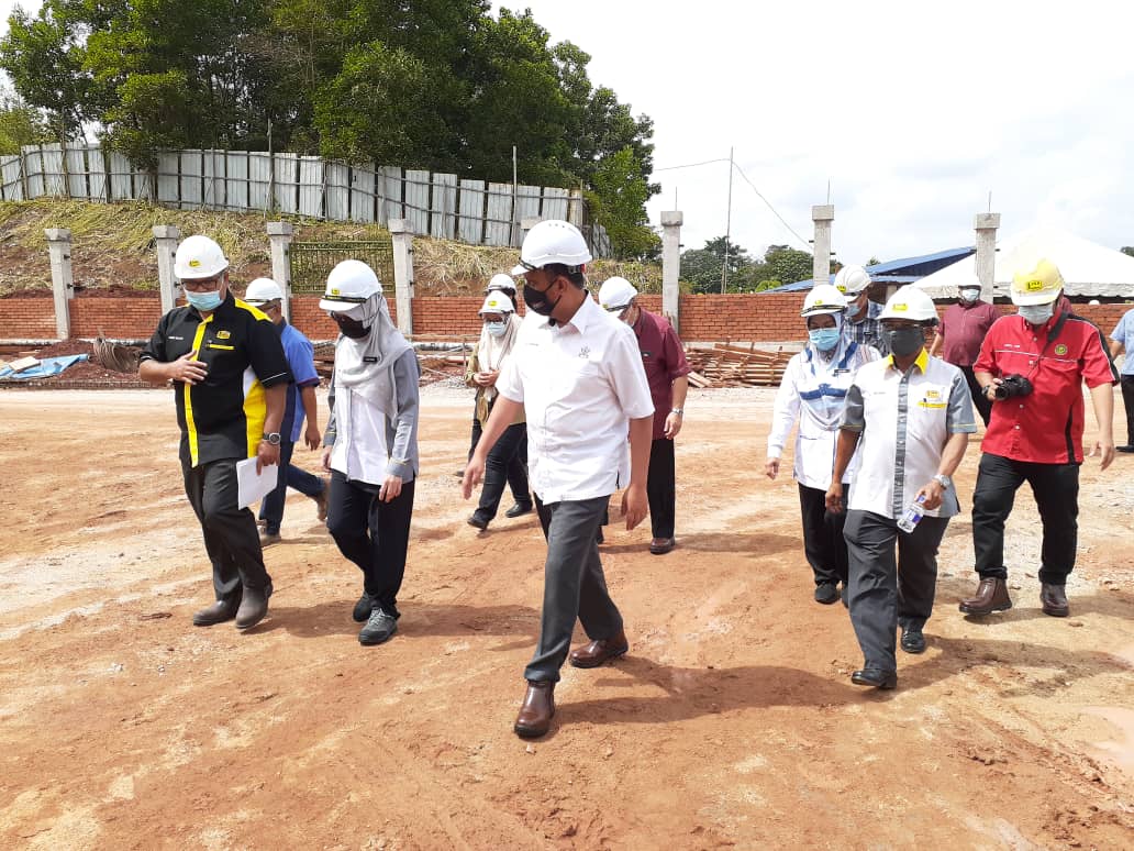 JKRPAHANG's tweet photo. 10 November 2020- Lawatan Kerja YB Dato Sri Syed Ibrahim Bin Syed Ahmad, Pengerusi Jawatankuasa Hal Ehwal Agama Islam Dan Pendidikan Negeri Pahang ke Projek Membina dan Menyiapkan Baki Kerja Kompleks Mahkamah Syariah Negeri Pahang.

@JKRMalaysia 
@IrHafizah https://t.co/C8tM6QX8U1