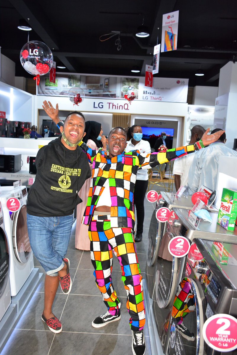 mwobobiamwobobs's tweet photo. @lgeastafrica Hii Offer ya 35% off On Various appliances Kwani Pia Nguo zangu Zilitolewa 35% off ama ๐ Juu mimi sikuwa nimevaa Crop Top Nikitoka Nyumbani ๐คฃ๐คฃ๐ ...The 4th Premium Brand Shop Pale @SammyBrayo_Able @adlifeplaza_kilimani
#Lgshowroom #LgBrandshop #opalnet https://t.co/PB4cznO4Mt