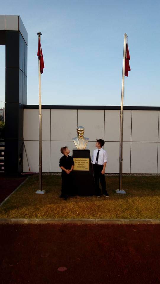 Aklınızı,Yüreğinizi ve Gözlerinizi Hiç Ayırmayın Canlarım..