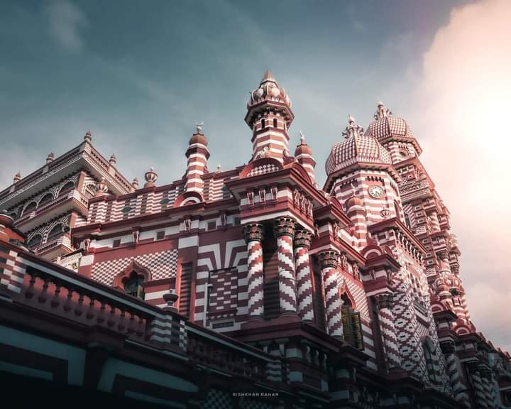 ThilanWijegunar's tweet photo. 🇱🇰 #SriLanka #Ceylon #LKA #VisitSriLanka #Travel #Tourism #TTOT #TourBlue #OurWorld #ThilanW #WanderlustXL
RT|TourBlueLive: Red Mosque Colombo ❤️ | 📸 @rishkhanrahan #SriLanka #srilankatourism https://t.co/3csGcplrDJ