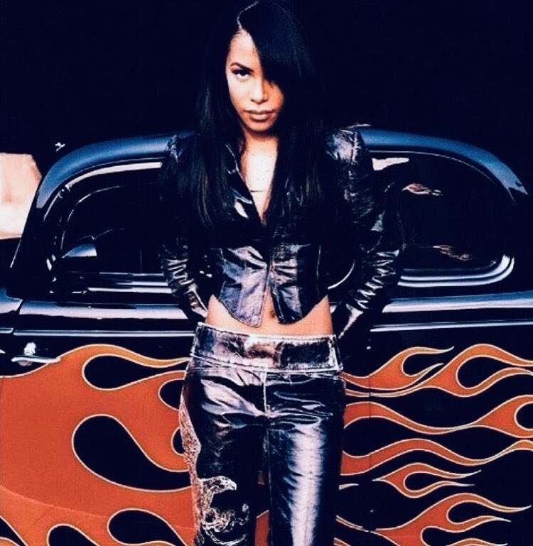 soundslikeohyes's tweet image. Love this photo of Aaliyah. I’m glad she is not here to attack me, and that the idea of her transcends the madness we are living in. #BlessUs #PeaceOfMind #TruthAlways #Treasures  🎶🌌🕯🖤