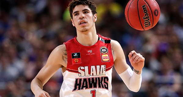 if there's one thing about lamelo, it's that the game comes extremely easy to him, he plays with a fluidity and a smoothness of a seasoned veteran despite being only 19 years old. basketball just comes easy to him and that might be due to the fact that he has family in the nba