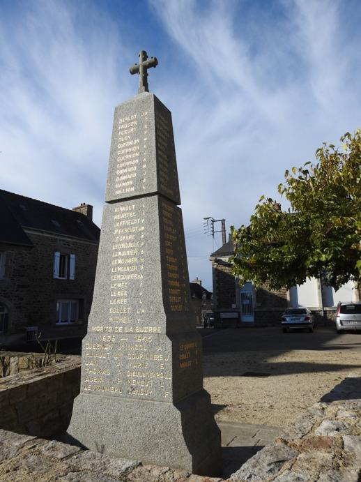 12. A l’inverse, les exemples de noms « oubliés » ne manquent pas. La presse a régulièrement évoqué les rajouts de noms ces dernières années. C’est le cas, par exemple, de Jean-François Hervé à  #Hillion.