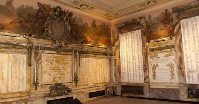 11. Et sa femme étant rennaise, sa belle-famille demande à faire inscrire son nom sur l’un des murs du Panthéon rennais. Le nom du Dr Charles Le Jamtel est ainsi présent sur trois monuments dans deux départements !