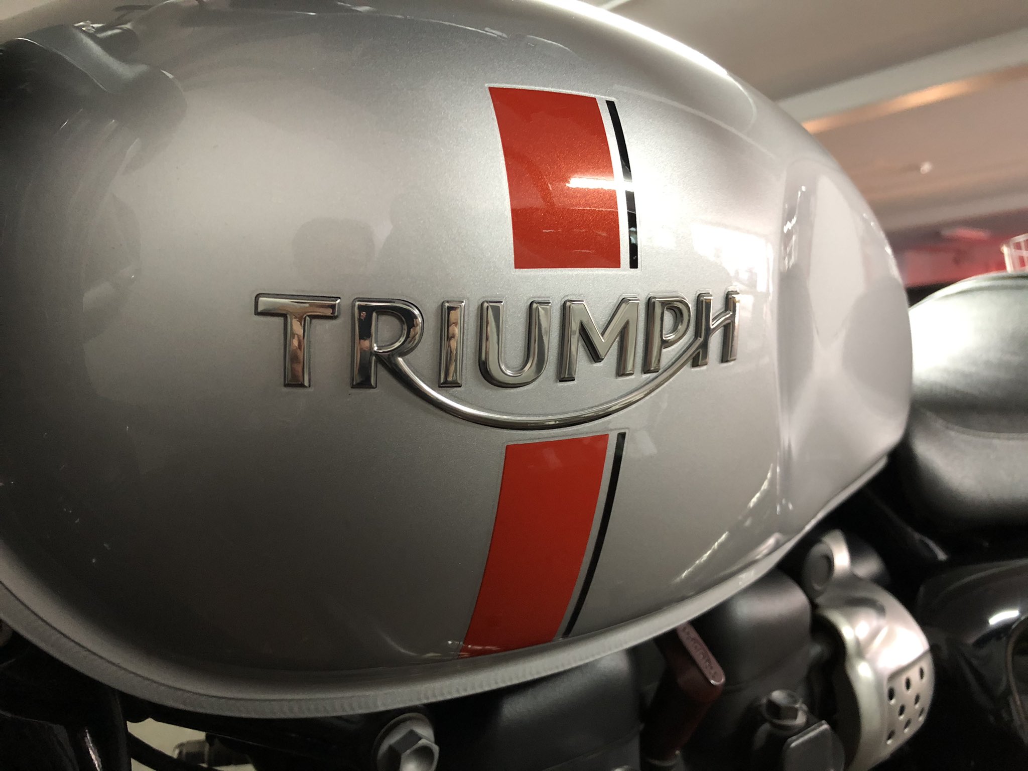 TRIUMPH エンブレム　タンク　トライアンフ 楽天市場】TRIUMPH 新品 トライアンフ タンク エンブレム