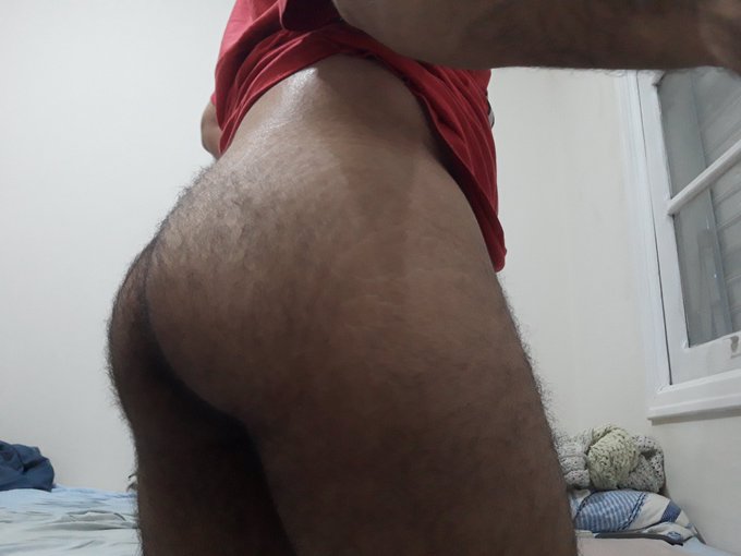Anyone here likes butts?? https://t.co/IPlVtiSean