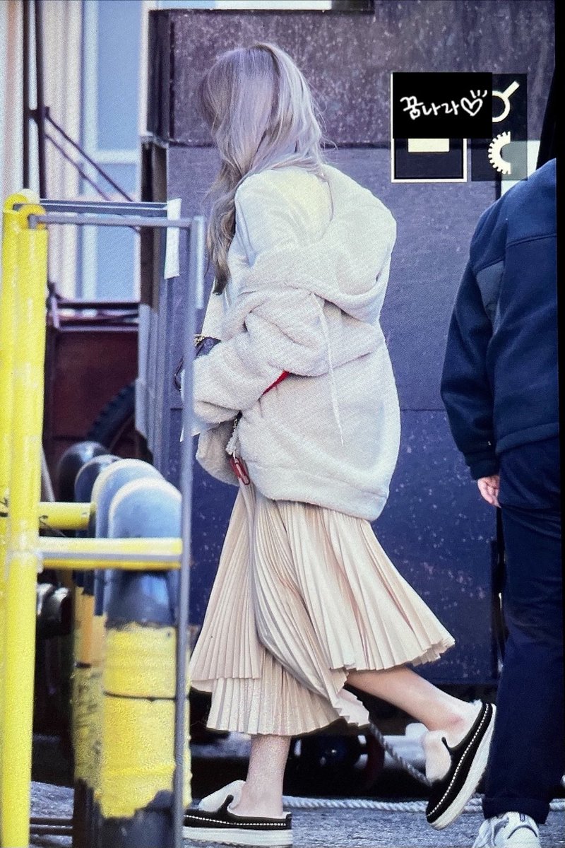 dreamnara0324's tweet photo. 201110 🐧💝
머리색에 당황했지만 왼어까는 국룰😂😂
#TWICE  #트와이스  #MINA #미나 #ミナ @JYPETWICE https://t.co/4JQV9AQRT1