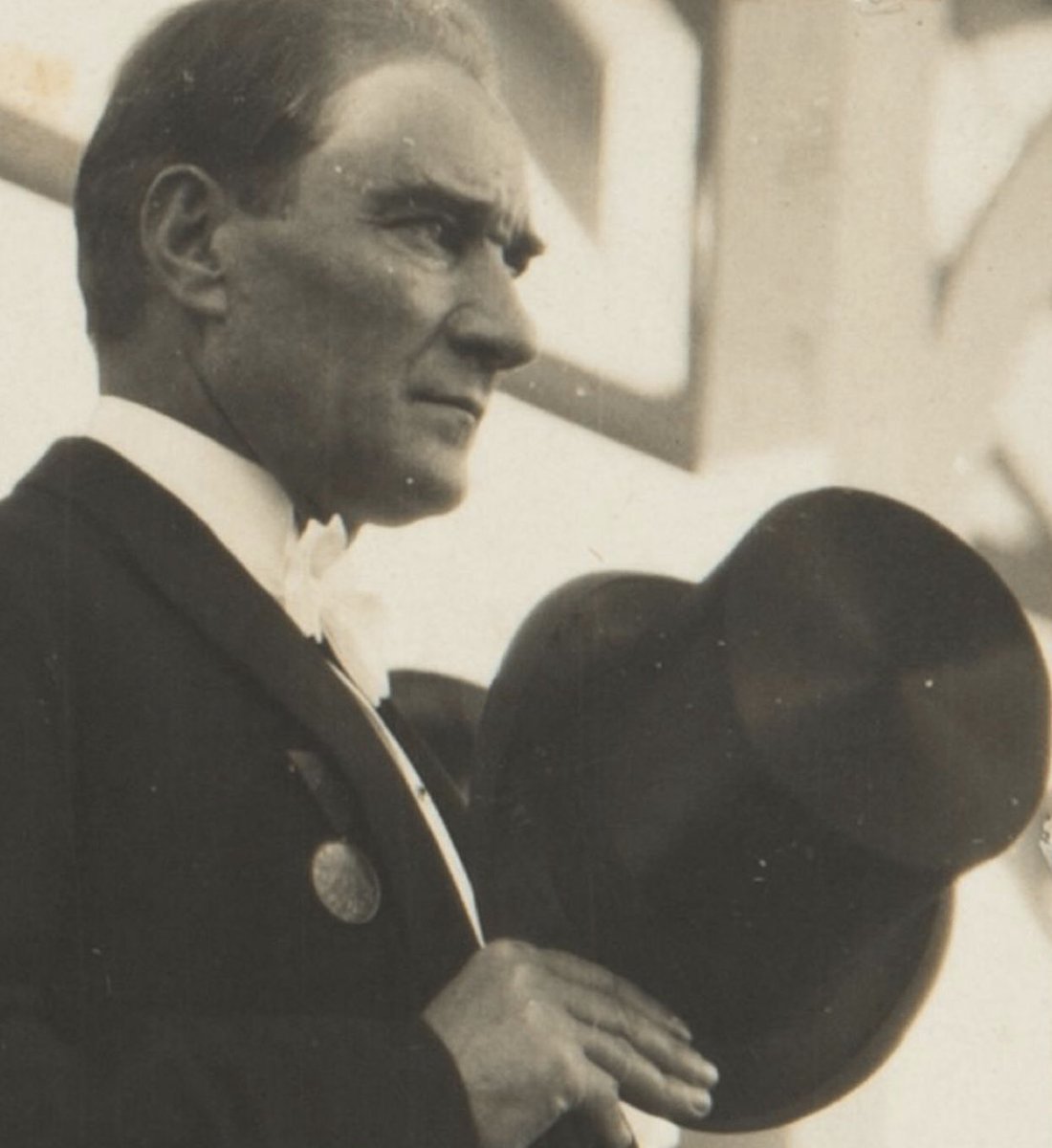 Saygı, özlem ve minnetle anıyoruz... 10 Kasım 1938 #atatürk #10kasım