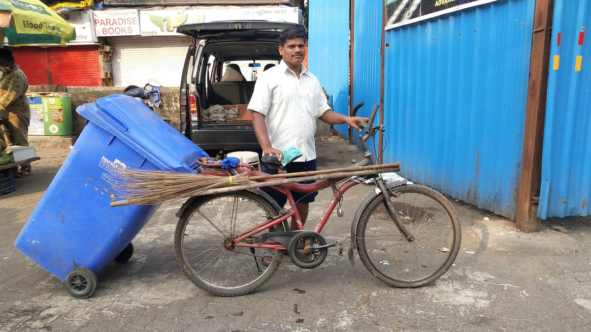 Let's salute the heroes who keep our cities clean. #swachbharat #cleanmumbai #greenmumbai #streetphotography