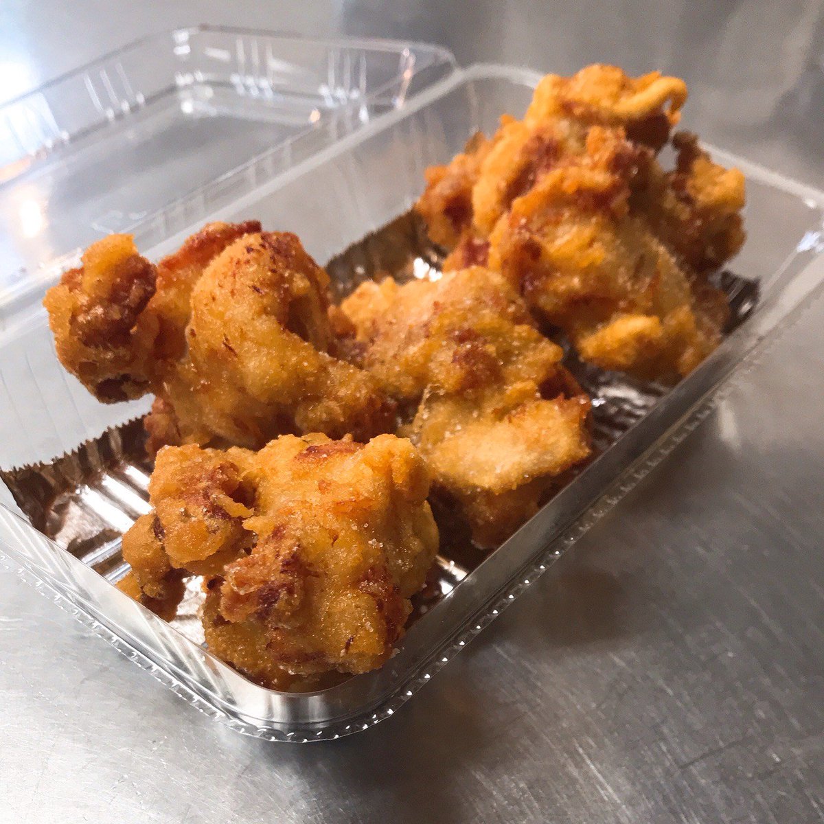 蛸べえ 桜川店 唐揚げの人気no 1 トリスハイボールと一緒に ハイカラ もどうぞ タコ もも肉の唐揚げ 小 250円 大 350円 たこ焼き 蛸べえ 粉もん 食べ歩き 大阪グルメ 唐揚げ ハイカラ はいからさんが通る ハイボール T Co