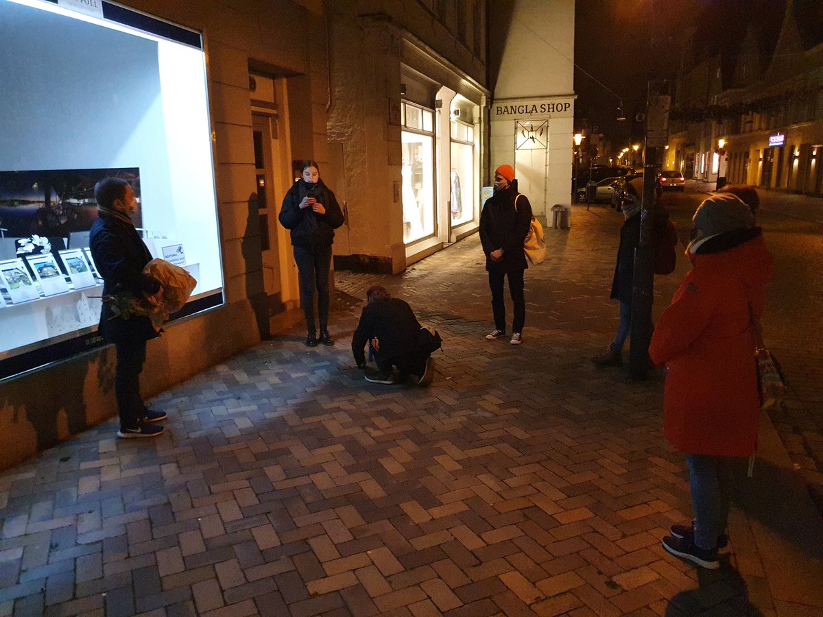 jusosflensburg's tweet photo. Wie jedes Jahr putzen wir Jusos in #flensburg #Stolpersteine am 9.11., um den Opfern der #Reichspogromnacht und generell des NS-Regimes zu gedenken. Sie wurden wegen ihrer Religion, sexuellen Orientierung, psychischen Verfassung oder politischen Einstellung ermordet.
#NieWieder https://t.co/1YN2QNXOCM