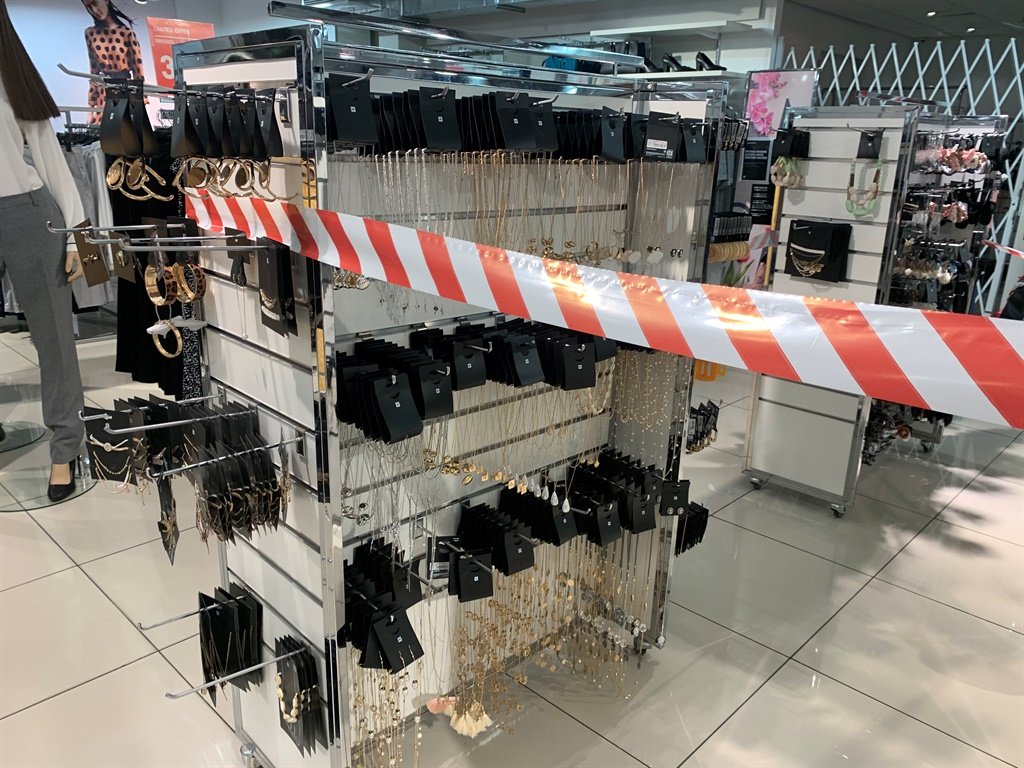 News24's tweet photo. South Africans rushed to buy bling when hard lockdown ended – but it didn’t last | @BISouthAfrica 

https://t.co/feavWwdbgl https://t.co/lAa3qFtPsp
