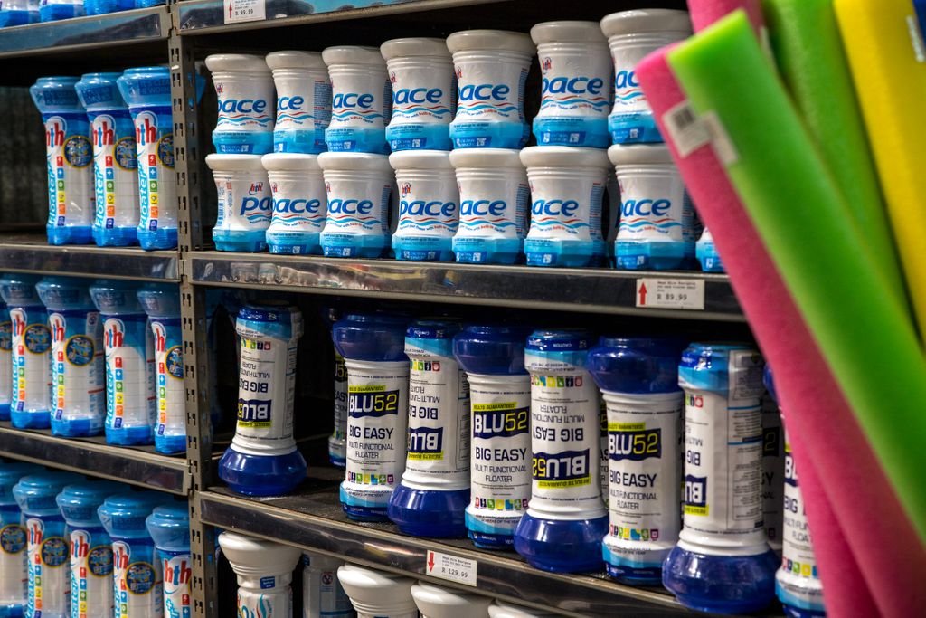 Eastgateshops's tweet image. There’s nothing quite like a garden overflowing with gorgeous flowers and a paradise-status pool in summer 🌼 Head to @micahardware for all your home and garden improvement needs and get ready for some al fresco bliss!

#IconicEastgate #CreateTomorrow #CreateTomorrowToday