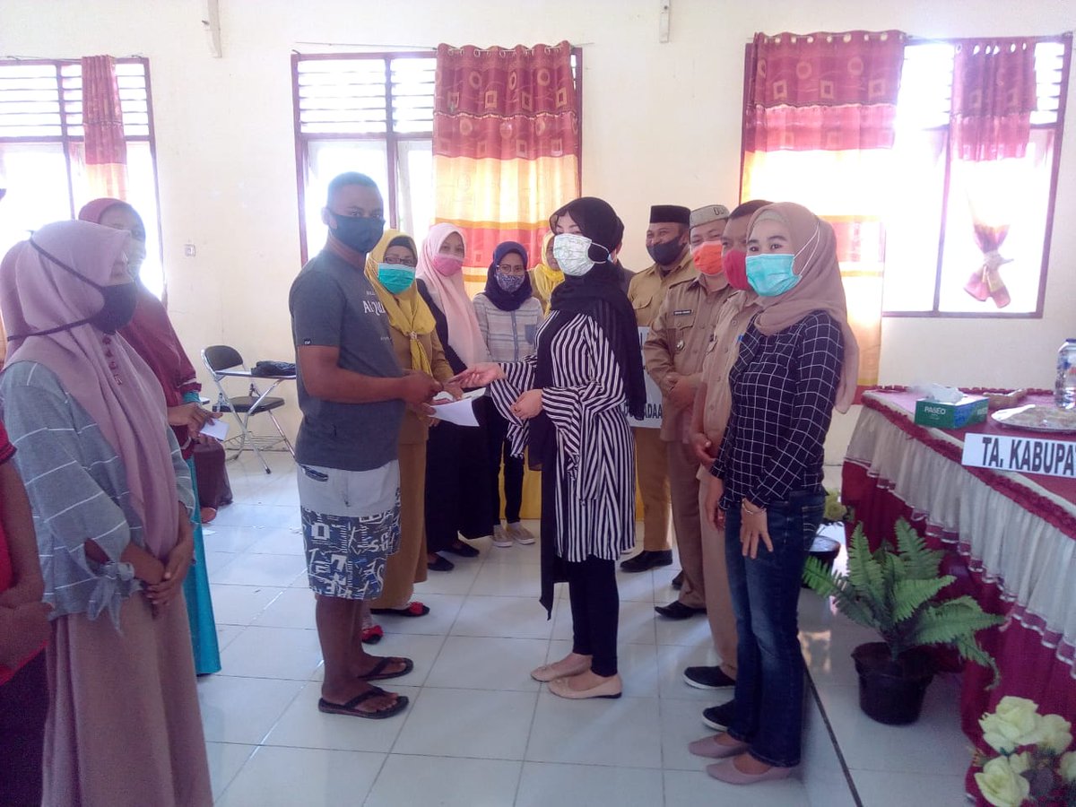 chyciecantika's tweet photo. Penyaluran BLT DD Triwulan III Desa Bulili Kec. Duhiadaa Kab. Pohuwato Prov. Gorontalo
#PahlawanDesa

@jokowi 
@halimiskandarnu 
@malik_haramain
@imansyukri
@taufikmadjid71
@fachrilabalado 
@azzameldzikrie 
@tppkemendes 
@KemenDesa
@BerandadesaID https://t.co/4xIhGu2c9i