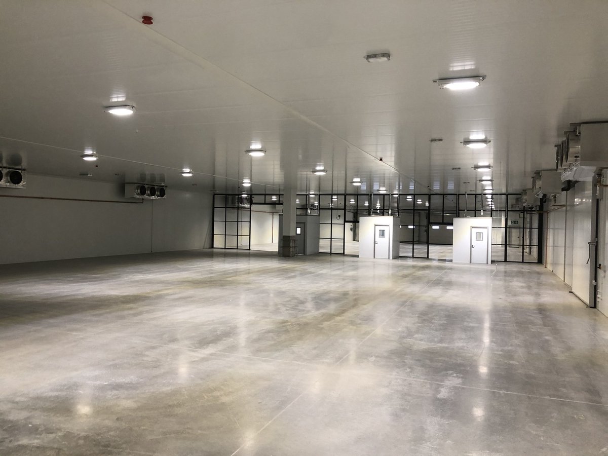 JGRrefrig's tweet photo. We are extremely excited to reveal the final photos of this 115,000sqft logistic facility in Copthorne for St. Modwen Industrial &amp; Logistics. This unit includes a chilled and frozen cold stores, transcritical co2 plant #refrigeration #coldroom #coldstorage #R744 https://t.co/FKeoxgEyqn
