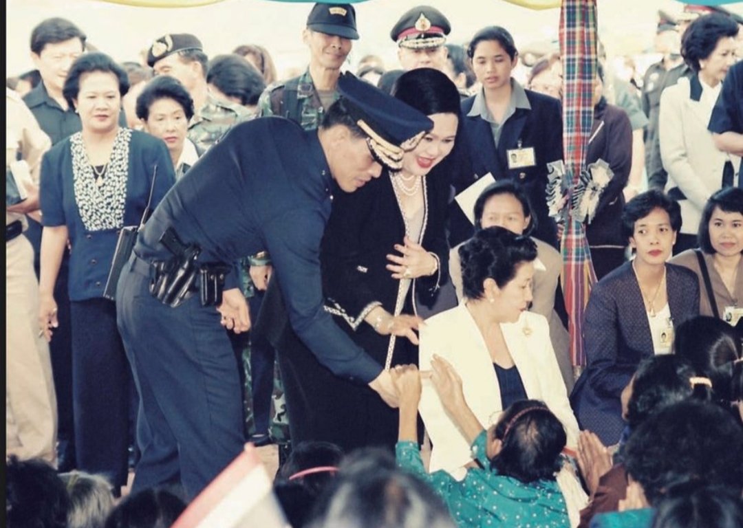 boonsueb9's tweet photo. #พระมหากษัตริย์ผู้ทรงธรรม
#เราจะเดินไปด้วยกันด้วยความรัก https://t.co/3URWGW7lXO