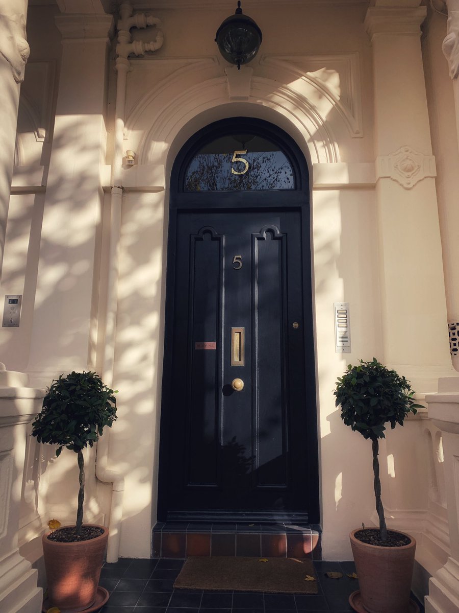 lonpropfinder's tweet photo. First impressions are everything when viewing properties. A well cared for front door speaks volumes. Which is your favourite? Make sure you scroll to the end! #firstimpressions #propertyviewings #buyingagent #propertyfinder #propertysearch #londonproperty https://t.co/lRBuEBHxFy